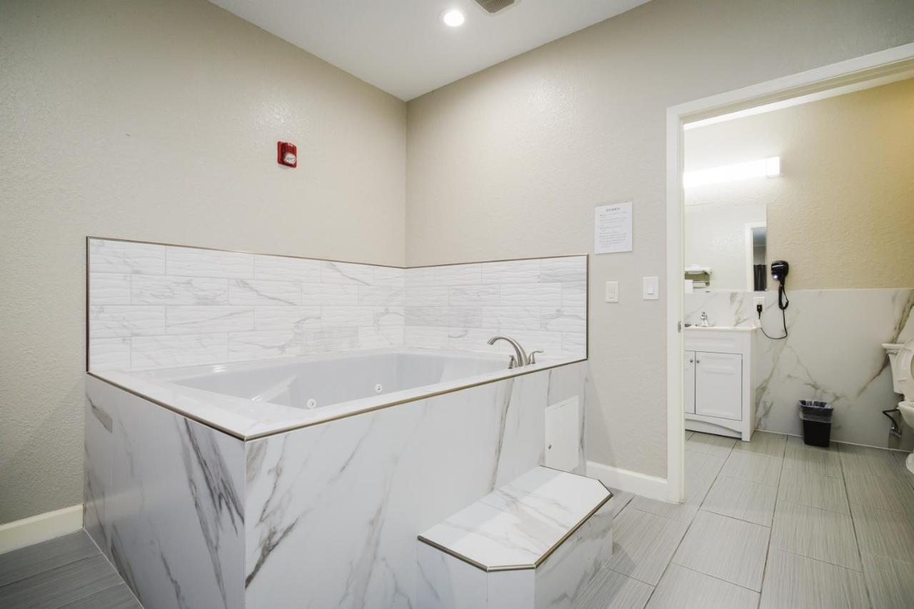 Winchester Inn And Suites Humble/Iah/North Houston Extérieur photo